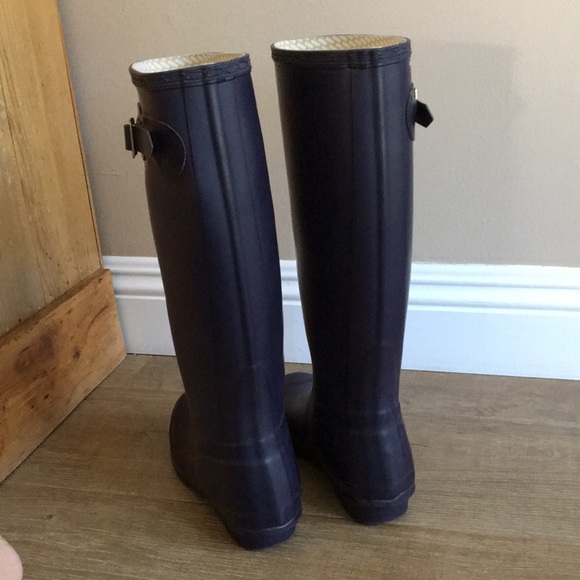 Hunter tall original rain boots with socks - Picture 4 of 6
